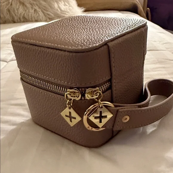 DOSEY Tan Pill Organizer - Picture 5 of 5